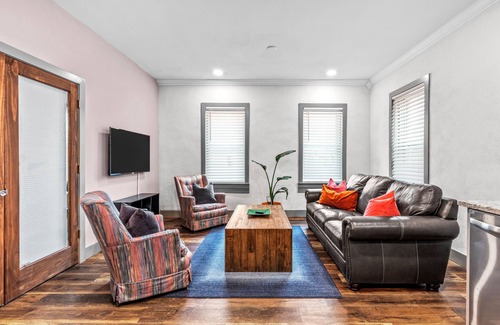 St. Louis Apartment | Spacious 2 BR★Sleep 4★Central Location★Parking