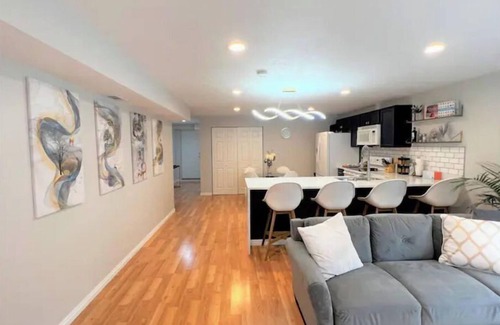 Draper Apartment | Spacious 2 KingBed 2 QueenBed Basement Apartment