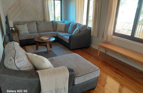Isla de Utila Villa | Spacious 2 or 3 BR ocean side home with pool - private lot & panoramic views.