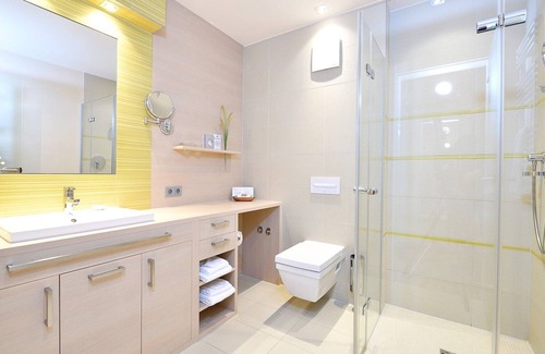 Heimbach Apartment | Spacious 2-person suite with lake view