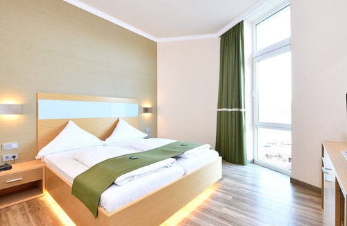 Heimbach Apartment | Spacious 2-person suite with lake view