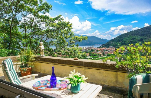 Cannobio Apartment | Spacious 2-room apartment with sun balcony and panoramic lake view
