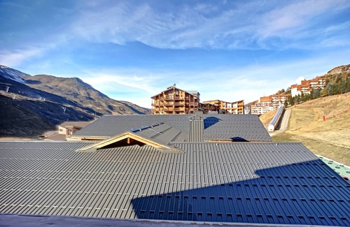 Les Bruyeres Apartment | Spacious 2-Room Cabin + Mezzanine, 6 Pax, Ski-in/Ski-out, Wi-Fi, Les Menuires