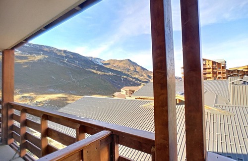 Les Bruyeres Apartment | Spacious 2-Room Cabin + Mezzanine, 6 Pax, Ski-in/Ski-out, Wi-Fi, Les Menuires
