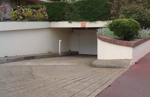 Deauville City Centre Apartment | Spacious 2 Rooms, heart of Deauville, next to the beach, closed parking included