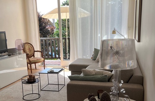 Deauville City Centre Apartment | Spacious 2 Rooms, heart of Deauville, next to the beach, closed parking included