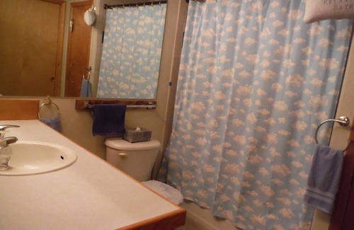 Northgate House | Spacious 2000 sq ft Happy Hideaway for your Cadet & Family 1 Mile from USAFA!