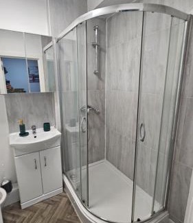 Kensal Green Apartment | Spacious 2B Apt Zone 2 sleeps 4 F5