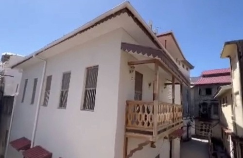 Stone Town Apartment | Spacious 2bd/2bth Luxury Stone Town Apartment - Close to Best Eateries!