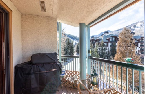 Beaver Creek Condo | Spacious 2BD + Den, Ski In OutnIn the Heart of Beaver Creek VillagenPool jacuzzi
