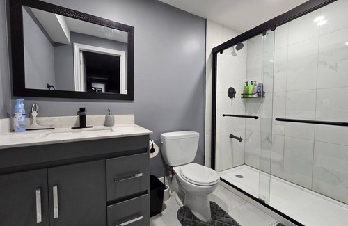Halton Regional Municipality Apartment | Spacious 2Bd family suite with full kitchen. Centrally located.