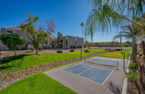 Cox Heights Apartment | Spacious 2BD - Parking, Gym, Pool - Sleep 8 - 5Min Casino