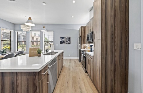 Cedars Apartment | Spacious 2bdr w/gym, firepit, pooltable Downtown