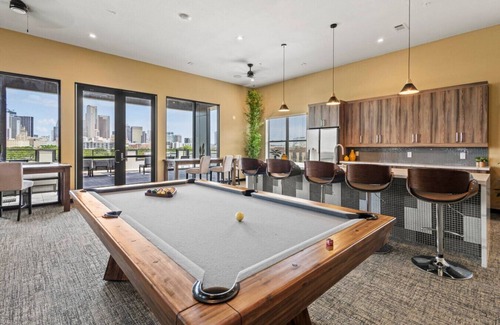 Cedars Apartment | Spacious 2bdr w/gym, firepit, pooltable Downtown