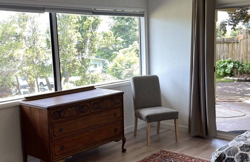 Western House | Spacious 2bed/1bath private suite near U of O with ductless heat/AC