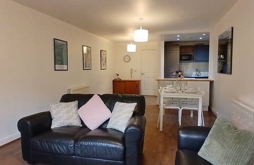 Haroldʼs Cross Apartment | Spacious 2Bed Aparment-Only15Minutes to City