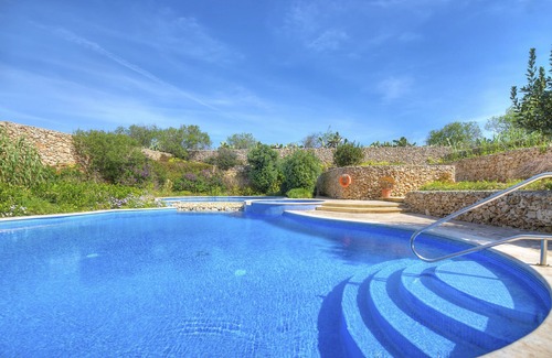 Qala Apartment | Spacious 2bedroom flat with communal pool SMEL1-1