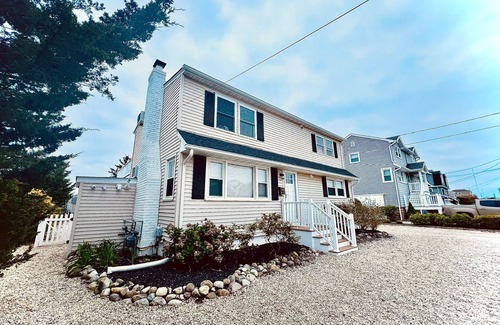 Ship Bottom House | Spacious 2BR/1BA in Ship Bottom, Walk to Everything!
