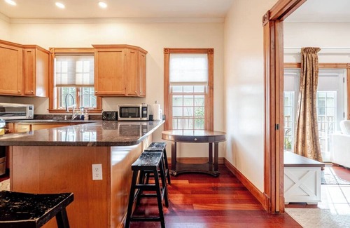 Inman Square House | Spacious 2BR 2BA Condo & 2x Parking, Minutes from Central Sq, MIT, Harvard.