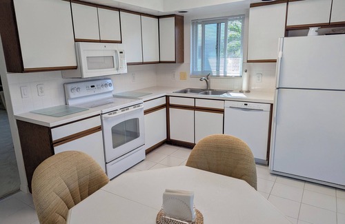 Park Shore Condo | Spacious 2BR, 2BA condo in beautiful Park Shore in Naples. West of US41.