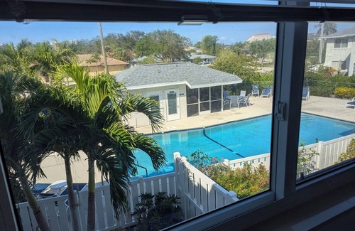 Park Shore Condo | Spacious 2BR, 2BA condo in beautiful Park Shore in Naples. West of US41.