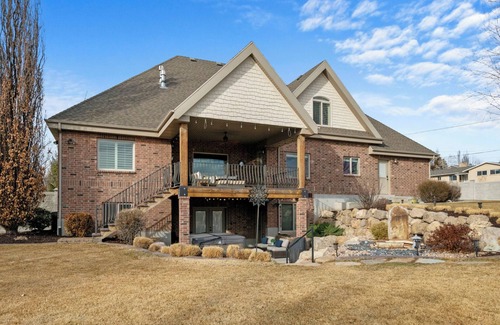 Sunset Heights Apartment | Spacious 2BR Basement Suite w/Hot Tub, Theater, Full Kitchen. Near UVU/BYU