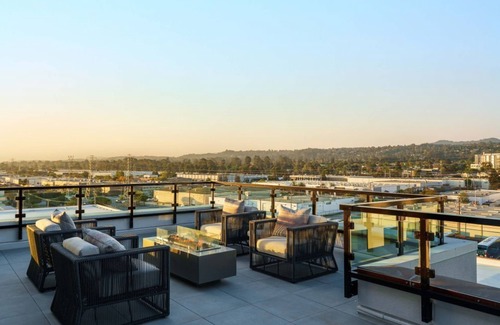 Burlingame Condo | Spacious 2BR Condo at One Adrian w Pool