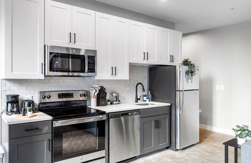 Downtown Cincinnati Apartment | Spacious 2BR CozySuites | OTR Downtown #06