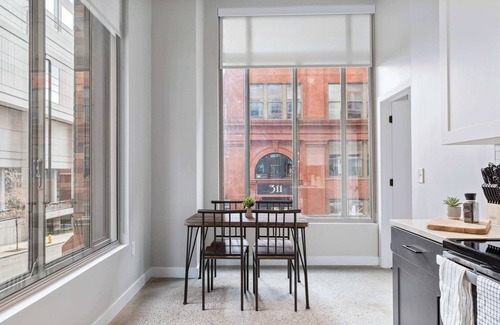 Downtown Cincinnati Apartment | Spacious 2BR CozySuites | OTR Downtown #08