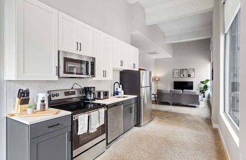 Downtown Cincinnati Apartment | Spacious 2BR CozySuites | OTR Downtown #13