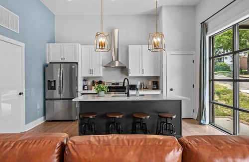 Talbot's Corner Apartment | Spacious 2BR for Families | Close to Honky Tonks!