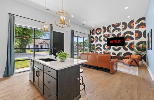 Talbot's Corner Apartment | Spacious 2BR for Families | Close to Honky Tonks!