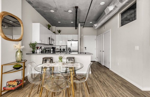 Historic Uptown Apartment | Spacious 2BR Retreat– Perfect for Tropicana Events