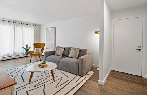 Fort McMurray Apartment | Spacious 2BR | Top Floor w/ Balcony | Free WiFi