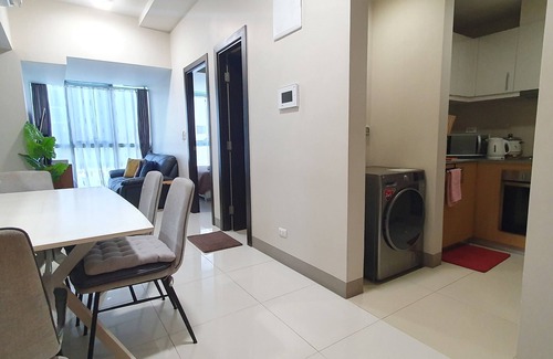 Bonifacio Global City Condo | Spacious 2BR unit in the center of BGC very close to malls, resto and shops