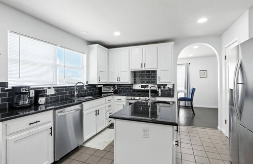 Saxony House | Spacious 3/21/2 house 24 min drive to Austin downtown