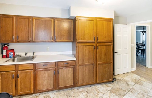 Newburgh House | Spacious 3,400 Sq Ft Family Retreat - Sleeps 11 - Game Room + Lake View