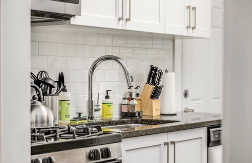 Detroit Apartment | Spacious 3-Apartment Bundle – Ideal for Groups!