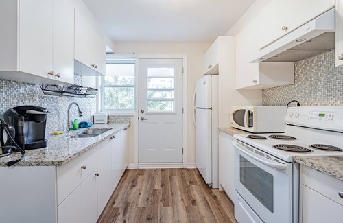 Montreal Apartment | Spacious 3 bdr apartment , Free parking