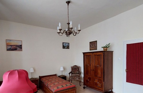 Erzsebetvaros Apartment | Spacious 3 BDR apartment in the city center, 110 sqm, A/C, elevator, balcony