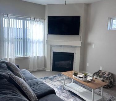 Sycamore Apartment | Spacious 3 bed 2 bath with King Master in Sycamore