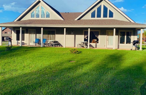 Red Lodge Condo | Spacious 3 Bed, 3 Bath Condo on Golf Course with Hot Tub, Sauna & Indoor Pool!