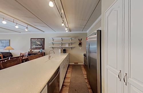 Mammoth Lakes Condo | Spacious 3 Bed 3 Bath Condo with 3 Spas and Great View - Just Steps Away from Ski Adventure! (Unit 310 at 1849) by RedAwning