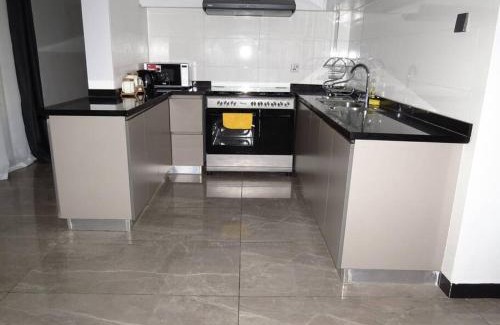 Kilimani Apartment | Spacious 3 Bed Apartment-Gym Pool and Rooftop View