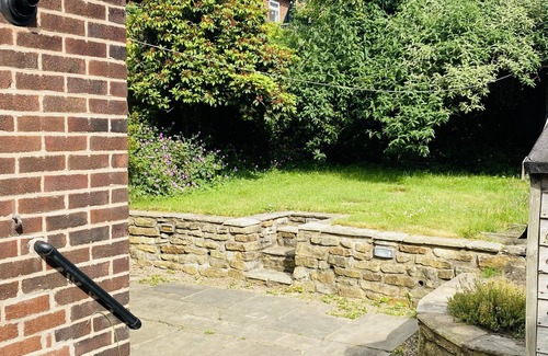 Prestwich House | Spacious 3 Bed Property with garden near Manchester City Centre