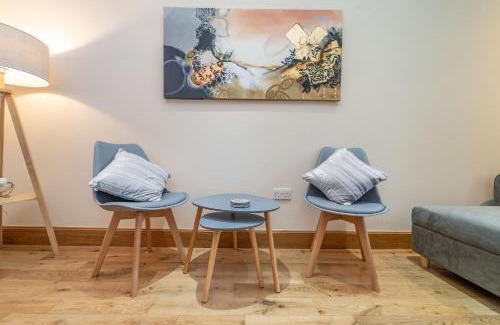 Duddingston Apartment | Spacious 3 Bed Townhouse with Parking