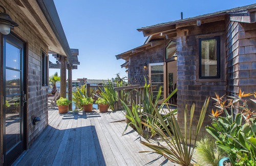 Stinson Beach House | Spacious 3 bedroom home on Seadrift Lagoon