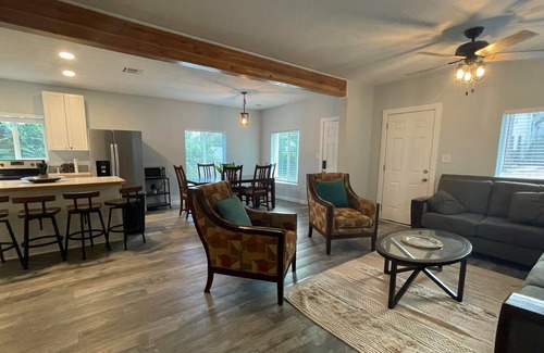 Miami House | Spacious 3 bedroom 2 bath home w/ large kitchen and wifi