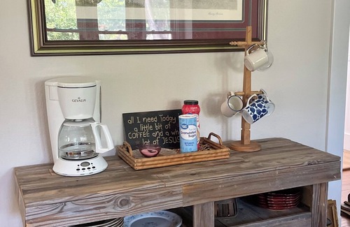 Brookfield House | Spacious 3 bedroom, 2 bathroom Home!