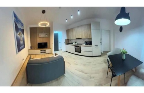 Timisoara Apartment | Spacious 3-bedroom apartment in peaceful Timișoara with AC